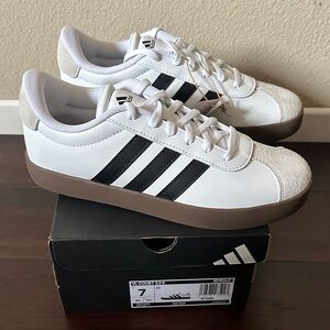 adidas Women's Sneakers White and Black Samba